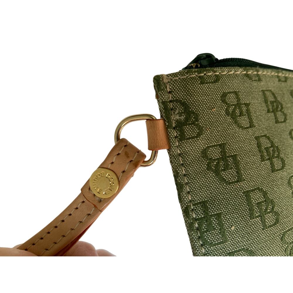 Dooney & Bourke Green Wristlet NWOT - Picture 5 of 8